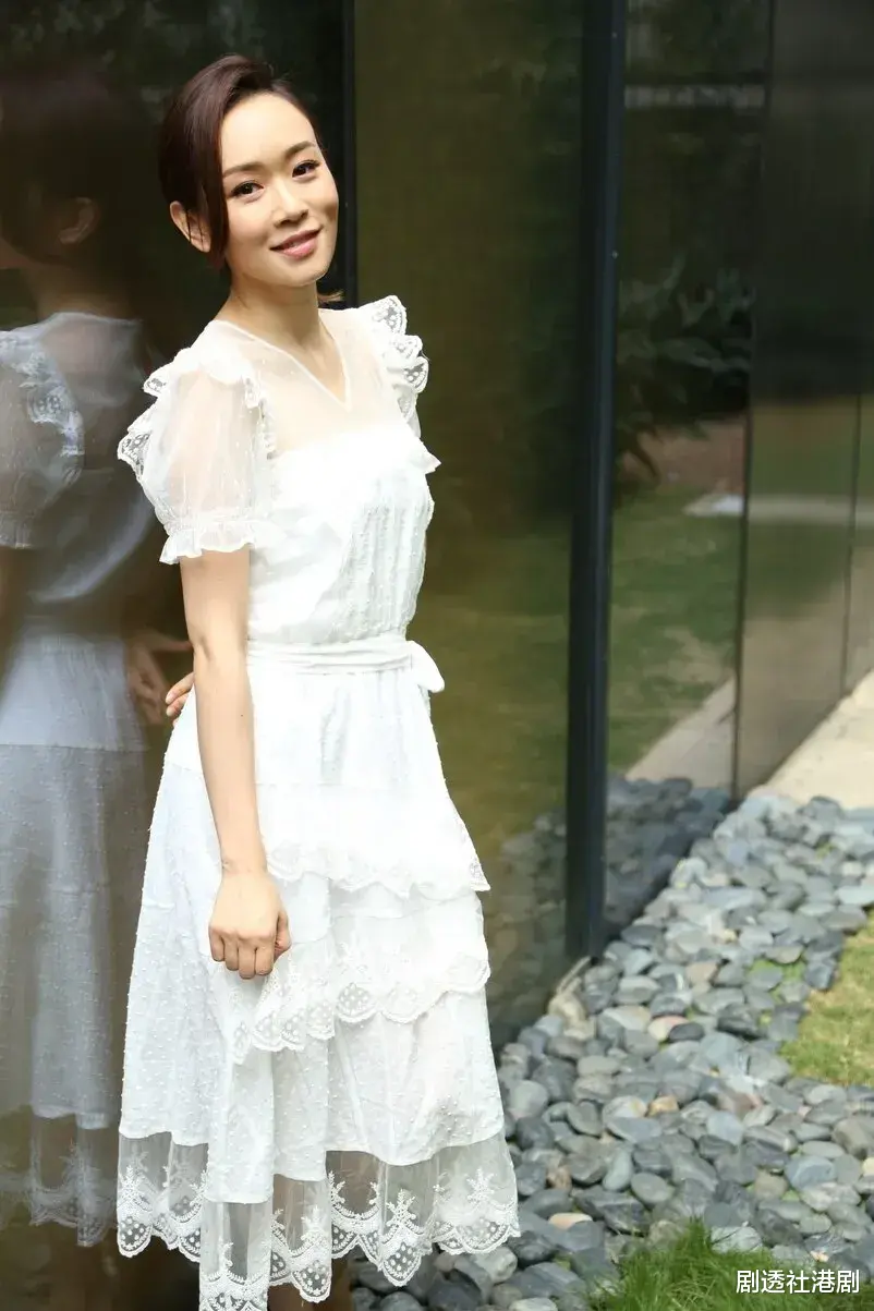 香港知名主持大曝TVB港姐冠军秘闻,佘诗曼、郭羡妮受牵连,当事人发文反击