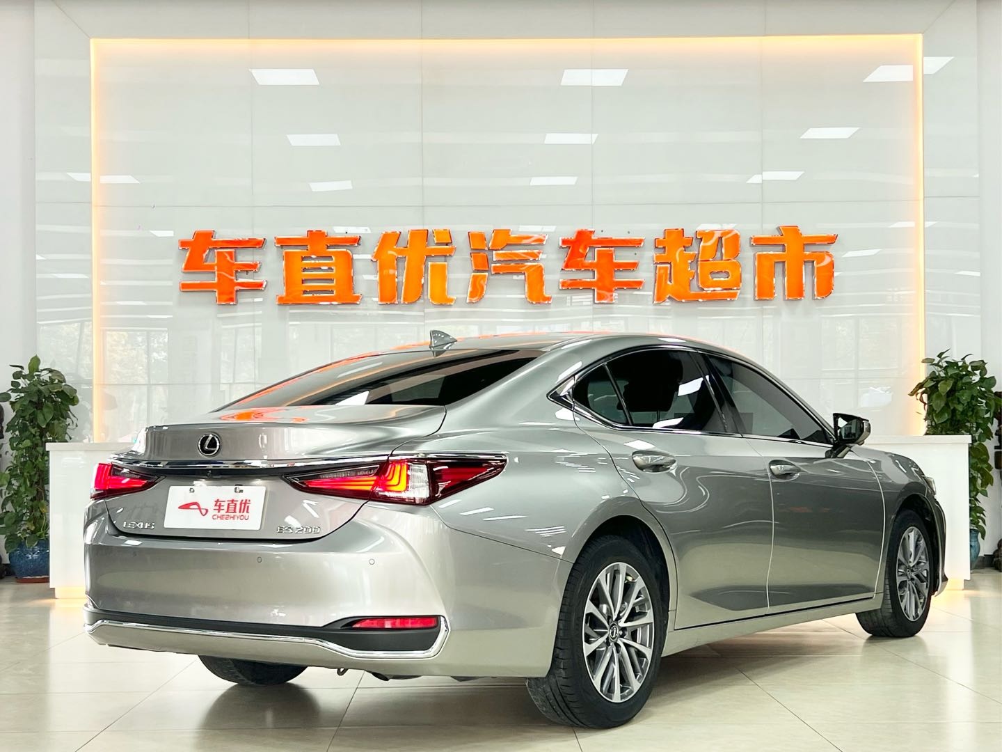 20多万能入手雷克萨斯ES，豪华舒适，适合家用买菜？