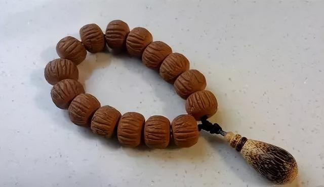 100元的莲花盘成了飞碟？藏式手串了解一下！