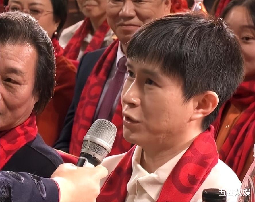 2025蛇年春晚的热搜，又被岳云鹏、撒贝宁承包了，有人欢喜有人愁