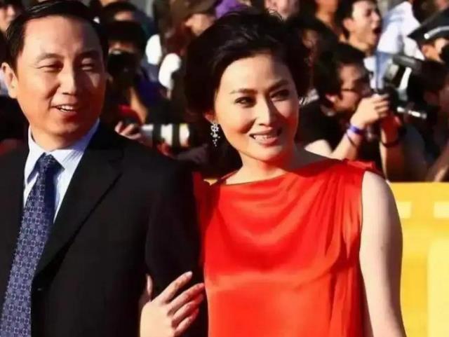 “潘金莲”王思懿：年过50仍是人间尤物，丰满性感比年轻时更迷人