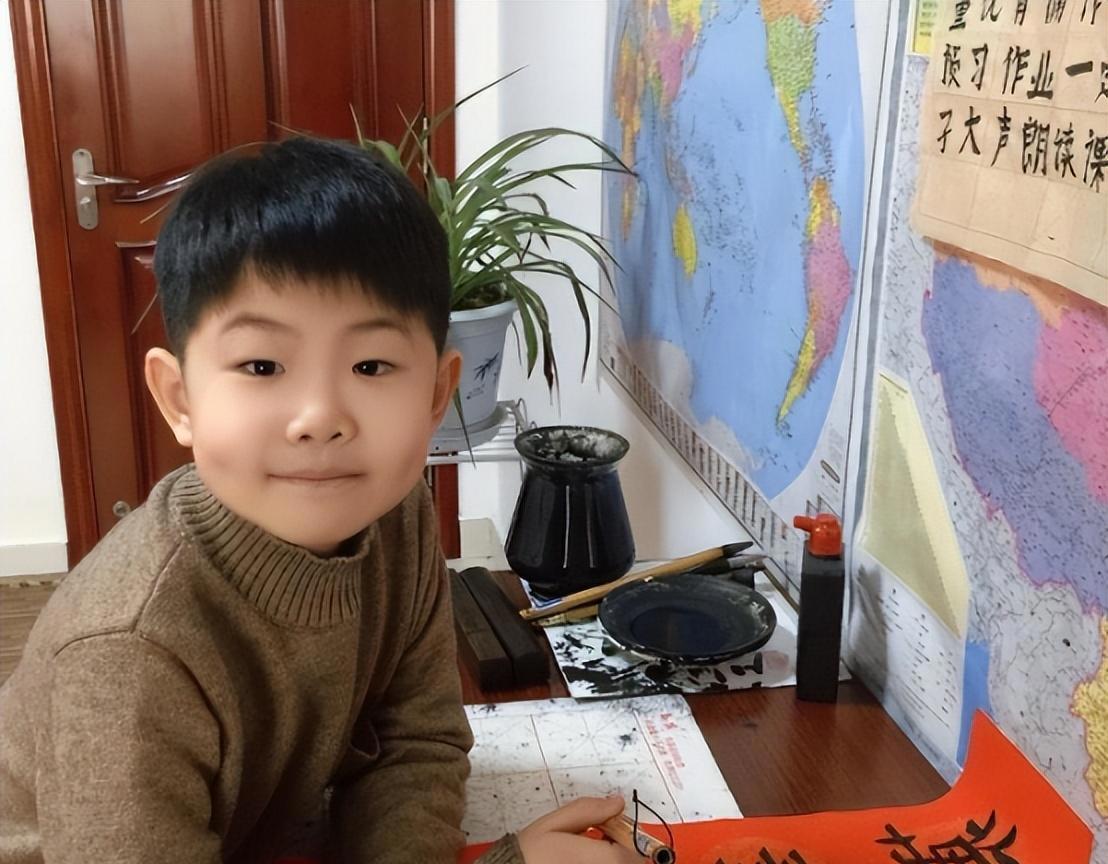 “最牛童星”：3岁出名，5岁上春晚，如今的他已经成为父母的骄傲