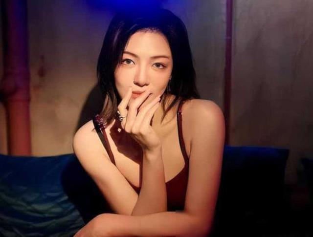 高亚麟说:“三年来,这个圈有人敢碰你吗?”吓到吃瓜群众!