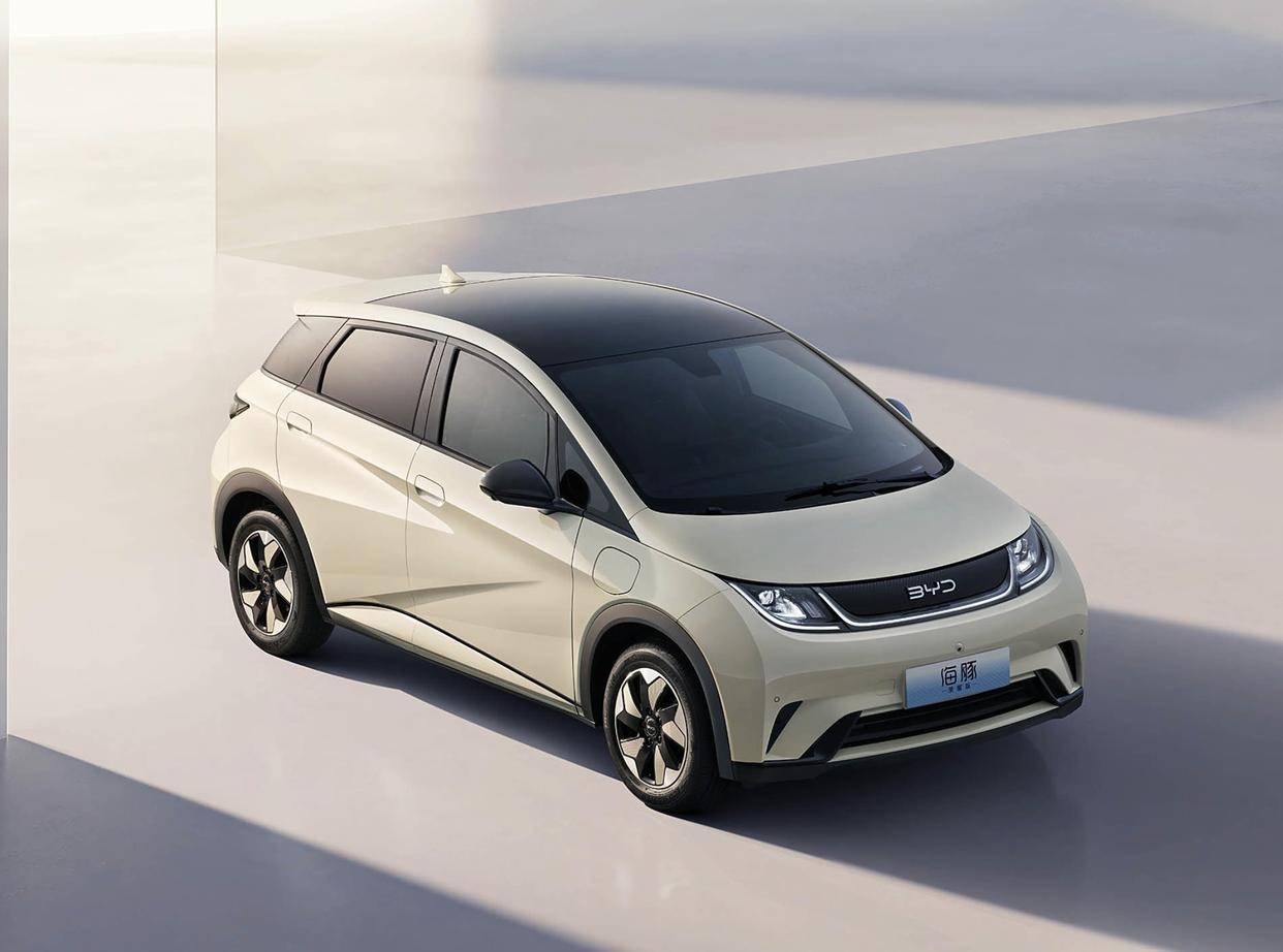 新款比亚迪海豚，车长增加130mm，两厢车身，加速3.5s、续航520km