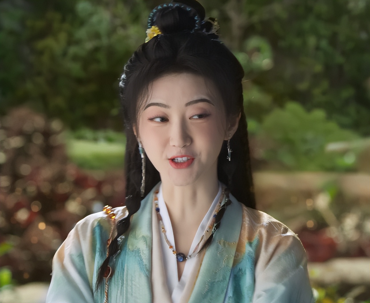 《小夫妻》和《四海重明》各看4集，一个弃剧，一个追到底