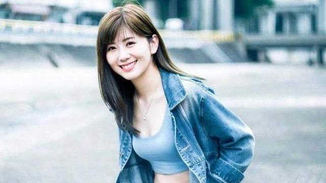 她样貌清纯出道4年即演女主角，带球嫁上海富二代，公公要她生6个