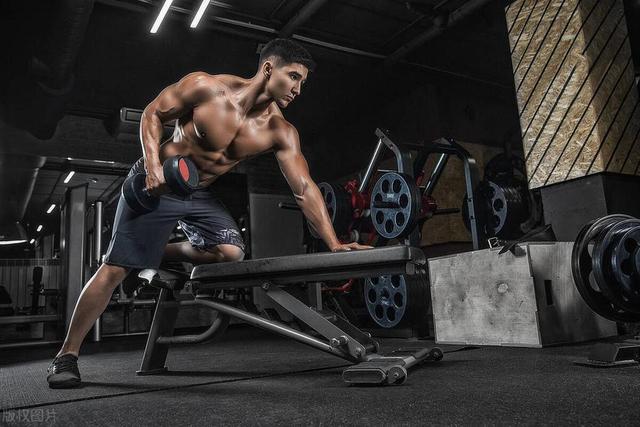 长期撸铁的人 vs 长期做有氧的人,二者有什么区别?