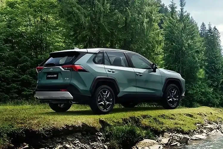 丰田RAV4荣放落地价13.53万，家用性价比确实高，最新款已在路上