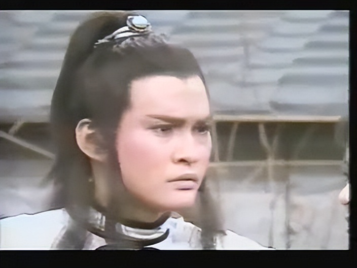 69岁知名港星顾冠忠定居广东！房子太小不见厕所，用塑料袋装铺盖