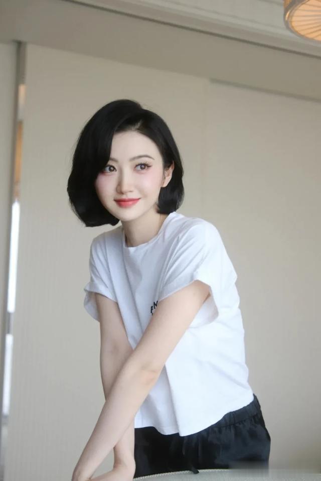 若你脸上有这些种特征,就是标准的“富贵脸”,年纪越大越吃香!