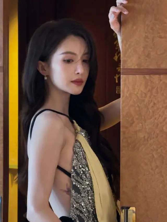 PB-金晨:不只是美背的性感,更是独立女性的时代宣言!