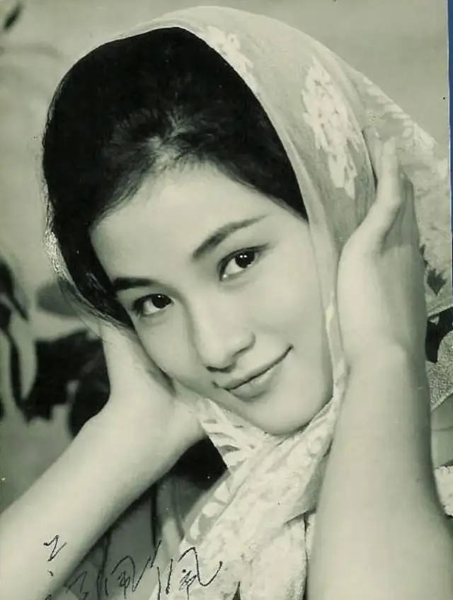 郑佩佩离世:17岁成名,巅峰退圈,怀孕8次流产4次,最终东山再起