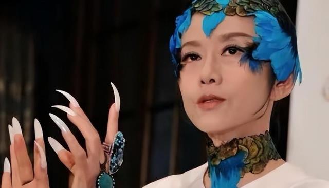 杨丽萍“御用”男舞伴跳楼自杀，知情人透露从39楼跳的很决绝!