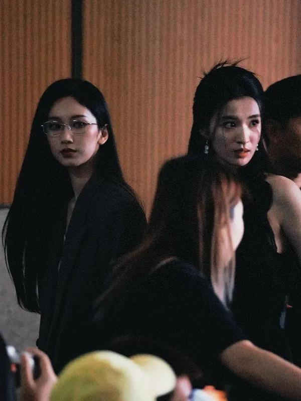 女演员长相多重要?看王楚然和刘令姿同框就知道了,骨架小真无敌