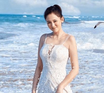 《陈乔恩减肥成功,甜蜜出行秀恩爱》