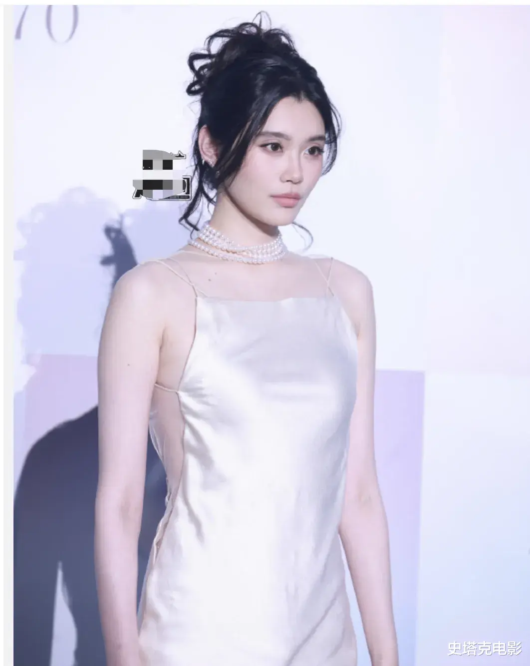 这一夜：刘亦菲小肚腩太真实，吴磊头发凌乱，43岁陈冠希沧桑认不出