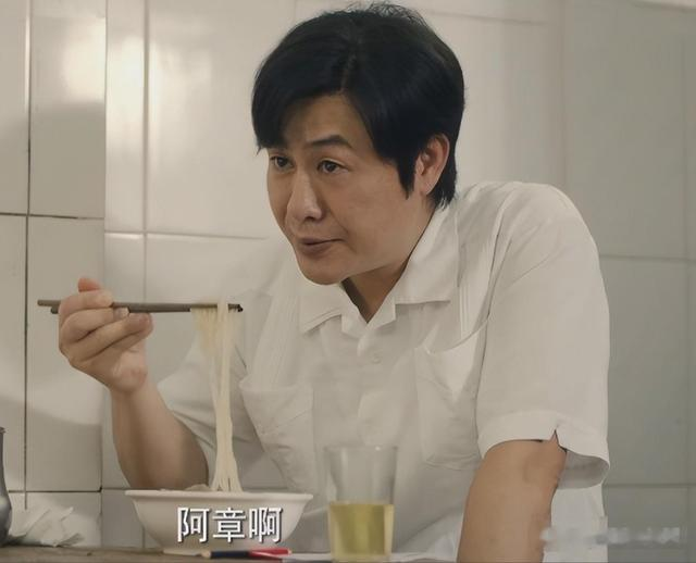 同样是演“吃盒饭”，把阮经天、海清和刘涛放在一起看，高下立判