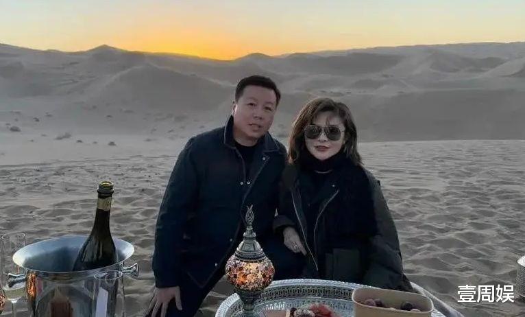 62岁关之琳跟异性同游日本,两人在机场被偶遇,网友:那个男的是谁?