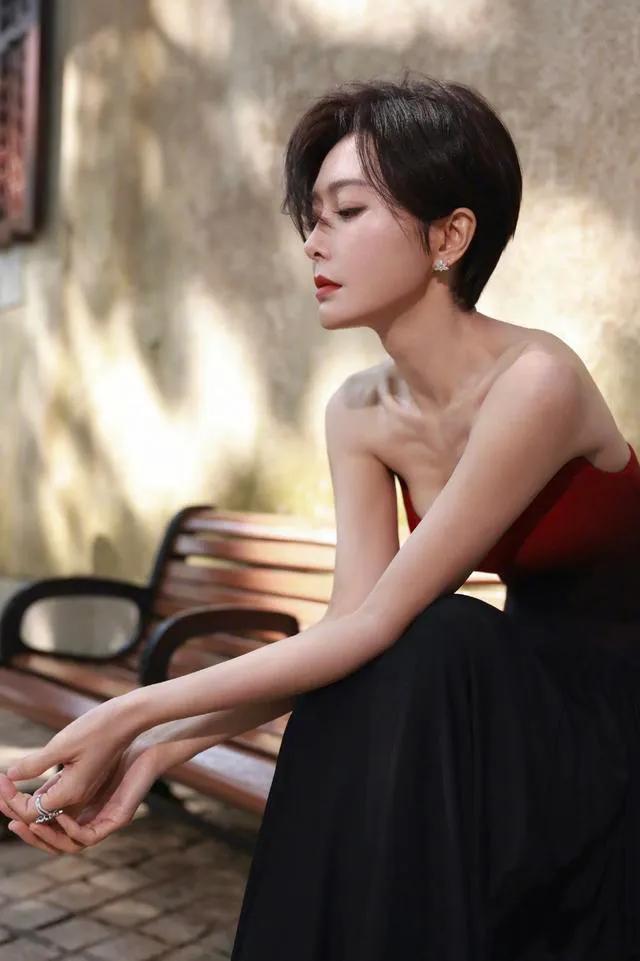 短发的秦岚也是很迷人的