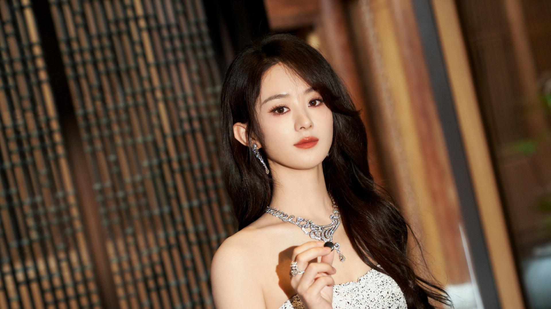 赵丽颖电影《浴火之路》火热来袭，动作悬疑题材，上映时间很惊喜