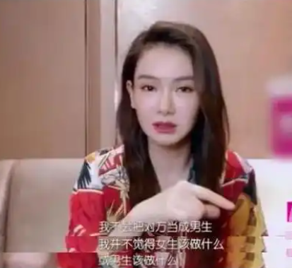 她是演员中的女富豪,一瓶香水价值北京一套别墅,40岁活得像20岁