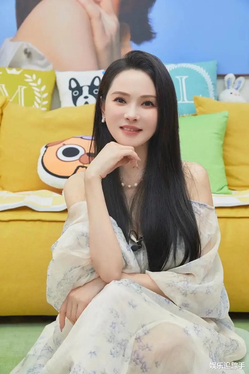 秦昊家庭背景曝光,沈阳豪门内幕震惊网友,伊能静变身豪门媳妇!