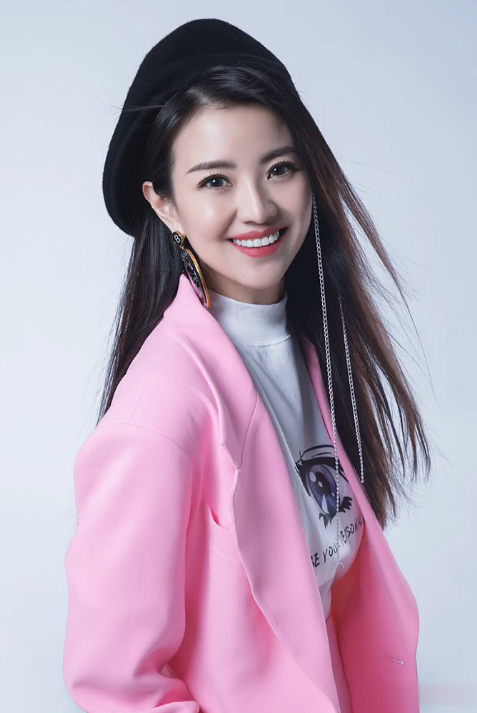 抛弃在一起四年的撒贝宁,转身爱上千万级富二代,如今现状太唏嘘