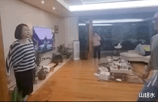 小S和韩国姐夫具俊晔转“地下”？大S缺席现场，外甥的眼神让人捉摸不透！