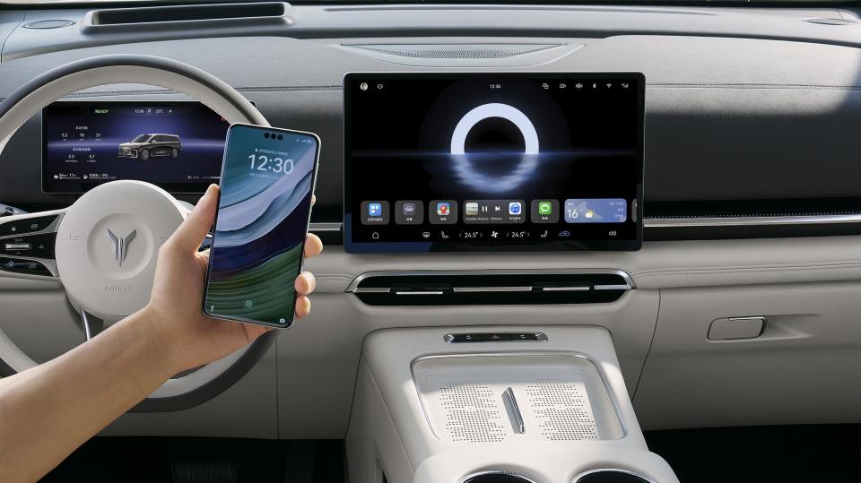 全球首款搭载“华为智驾”+鸿蒙座舱的MPV，战力飙升，还要啥腾势D9？