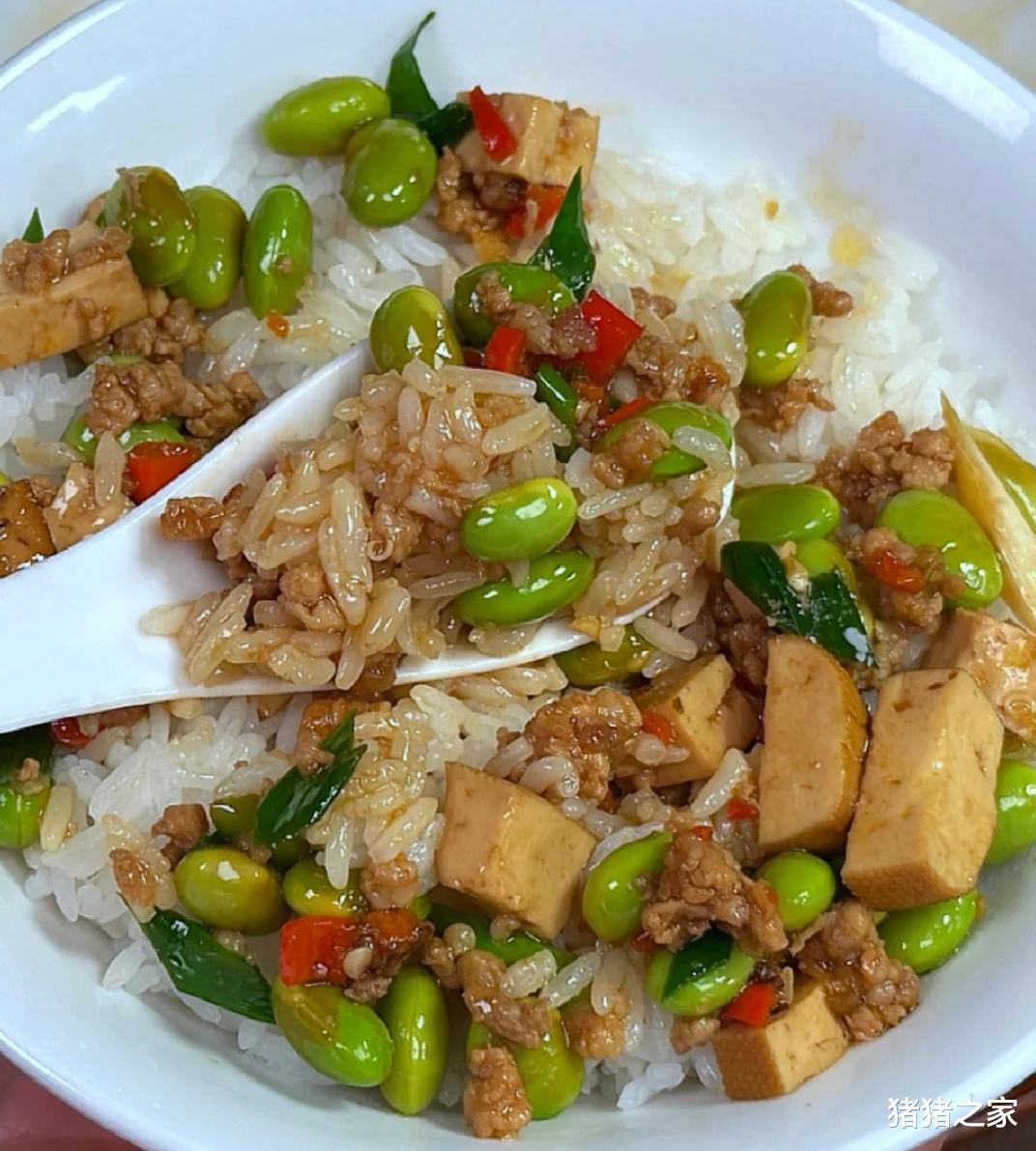 “夏吃豆，胜过肉”，建议中老年，常吃2种豆类，腿脚有劲精神好