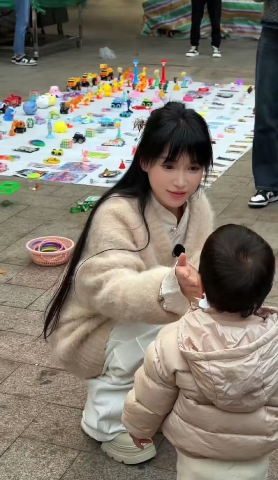 34岁李子柒和34岁王冰冰站在一起，什么是相由心生，我彻底明白了