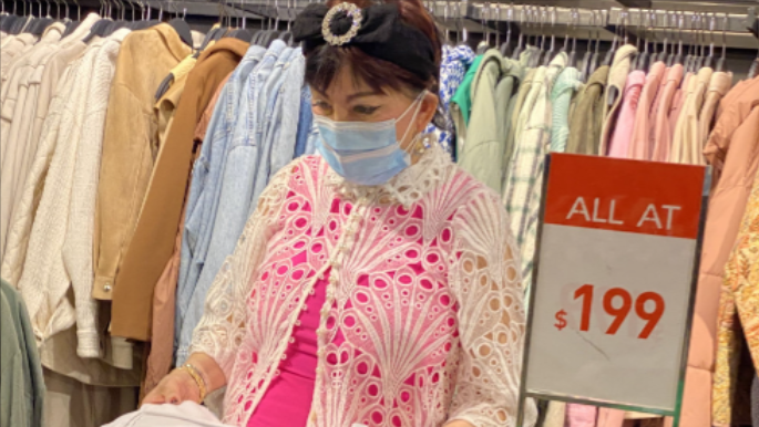 她被誉为中国第一美妇,为显年轻28年不近男色,如今66岁状态惊人