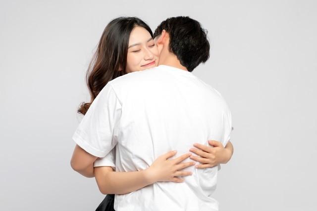 我今天上街剪头发，理发店里一个很漂亮的洗头妹对我表示了有好感