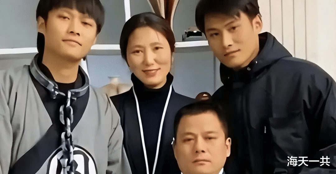 小杨哥又出来蹦跶，空降粉丝群发语音祝福国庆快乐