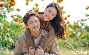 女友劈腿富二代，得知我有10万亿后又来求复合，我搂着校花转身就走