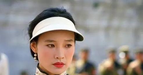 春晚至今后悔邀请她，捧了个“麻烦精”，导演：当时我都不想活了