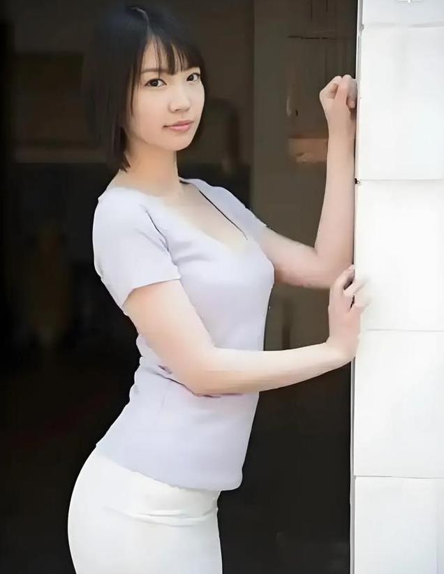 日本美女铃木新春：艺术与生活的优雅融合