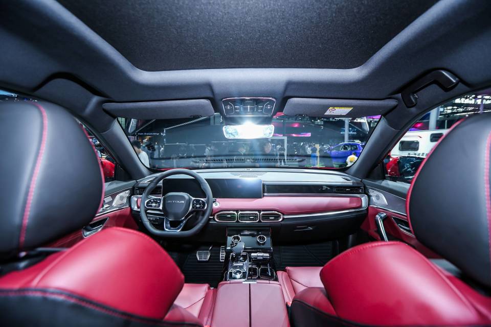今日上市！新增自适应远近光，配置不输20万级SUV，仅售12.99万！