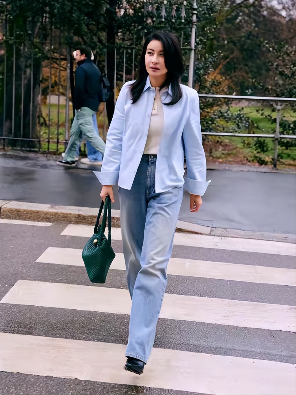 郭晶晶“又矮又壮”到底算不算大美女？看看她和刘诗诗的对比照就有答案