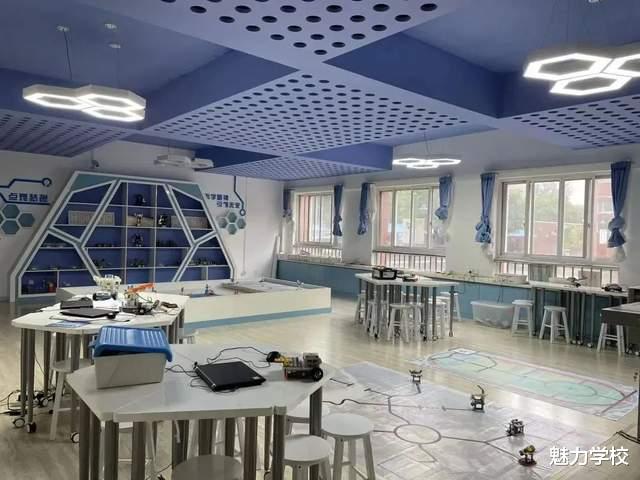 北京市通州区潞河中学于家务校区欢迎毕业生到来