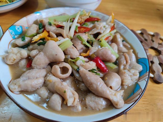 爸爸给高考女儿做的饭,妈妈给女儿的做饭,网友:没对比就没伤害