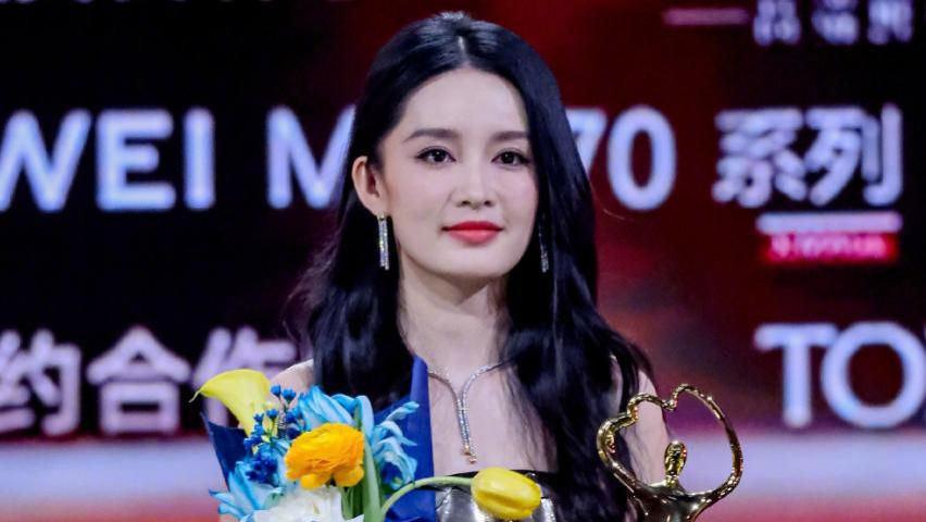 北京这一夜，李沁被区别对待不落座，再次证明男频镶边女主多尴尬