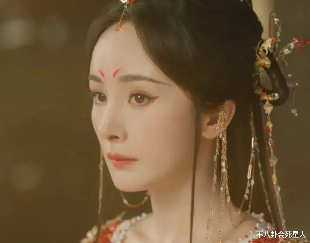 37岁赵丽颖二封金鹰视后，把杨幂的“尴尬”展现得淋漓尽致