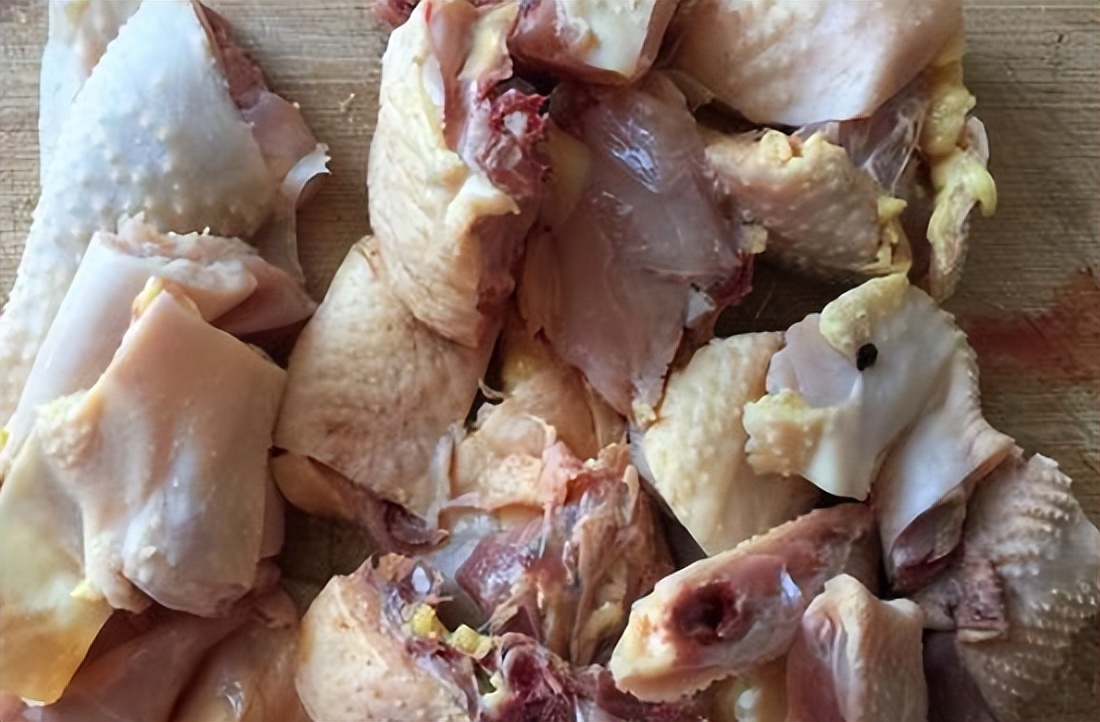 家常炖鸡汤：牢记多“放2样”，汤鲜肉嫩无腥味，老少皆宜