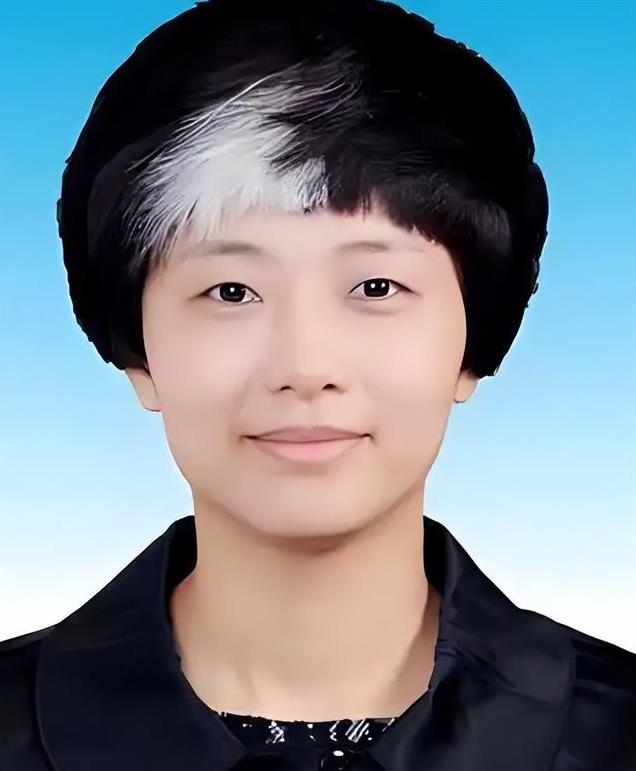 这4位女干部接连升职,美女县长、95后年轻女警长、银发副区长