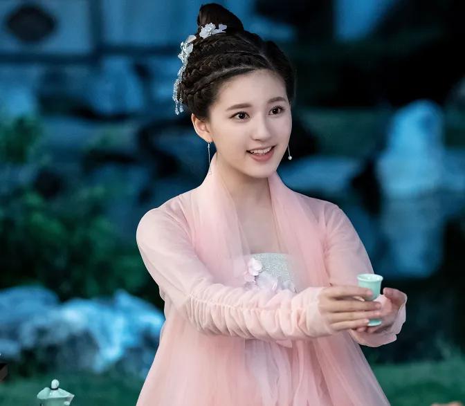 赵露思通过朋友求救?账号无法发声,本来想忍到2026年10年长约结束