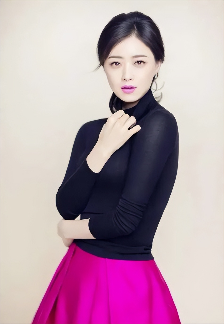 《41 岁蒋欣瘦到认不出,白发背后的年龄启示》