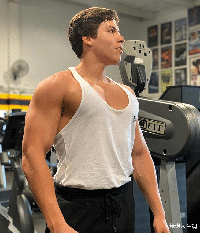 施瓦辛格的三个儿子：长子爱健身，老二200斤，私生子最像他