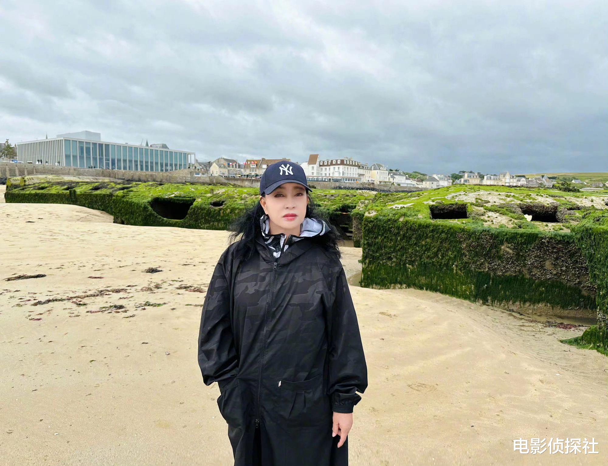 73岁刘晓庆近况曝光,直播带货卖珠宝,皮肤状态好看起来像少女