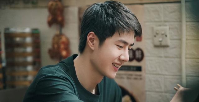 搞抽象还是真文盲？王一博发言再现脑袋空空，主持人全程尬笑不止